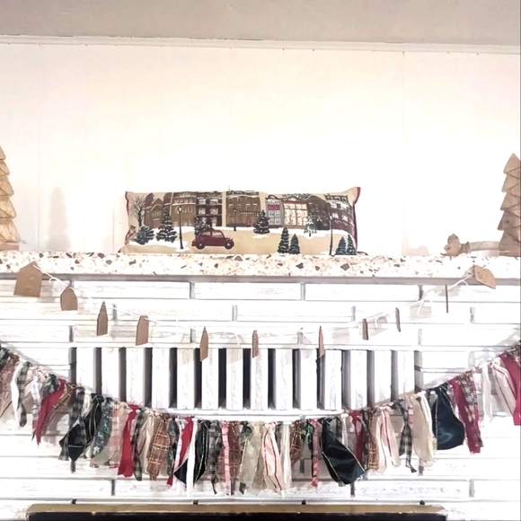 Holiday Ribbon Garland - Picture 1 of 3